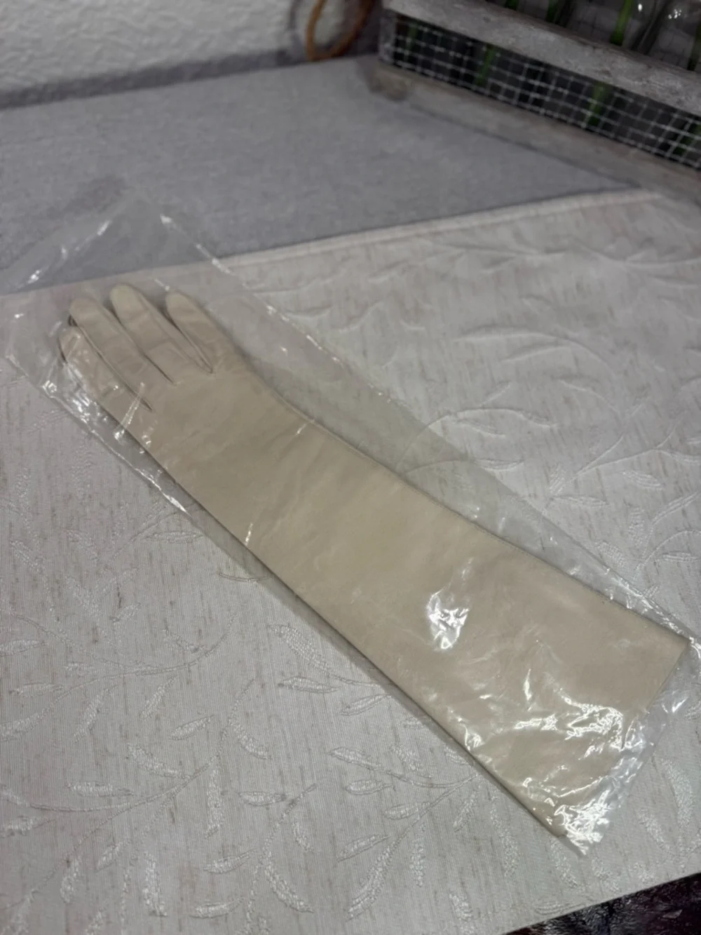 Vintage Italian Off-White Leather Opera Gloves‎ Size 6.5 Made in Italy Formal